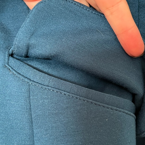 ๐จ๐ฆ Dotty stretchy Blue Blazer with Black Collar size xs - Picture 3 of 9